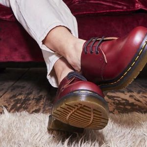 Docs Originals. Cherry Red Oxfords. 🍒